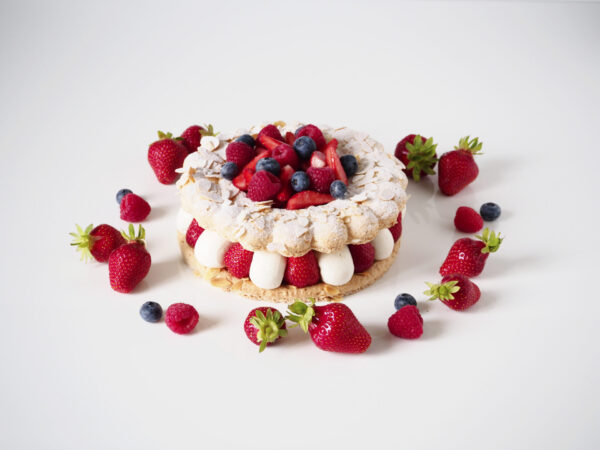 Macaron coco et fruits rouges